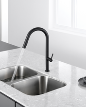 Charger l'image dans la galerie, Robinet de cuisine à bec rétractable fini noir mat