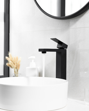 Charger l'image dans la galerie, Robinet noir pour vasque fini noir mât
